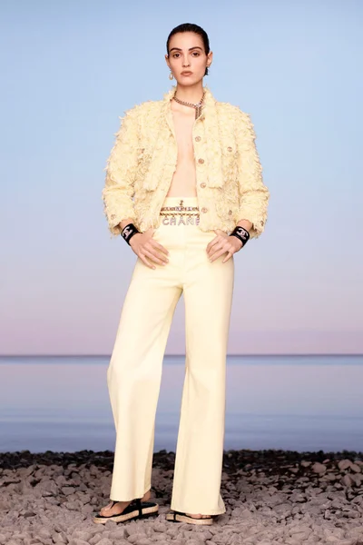 Look 16